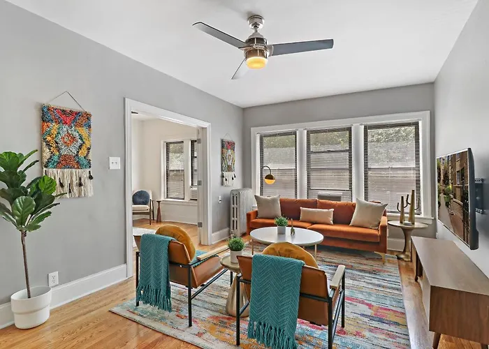 Modern 3br Apt In Boystown, 12-min Walk To Wrigley - Stratford 1s Apartment Chicago
