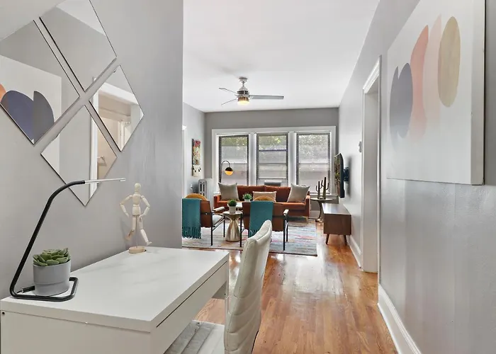 Modern 3br Apt In Boystown, 12-min Walk To Wrigley - Stratford 1s Apartment Chicago