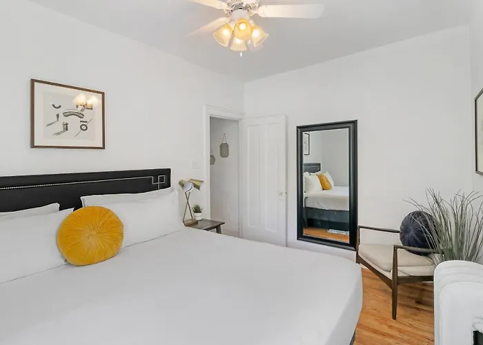 Modern 3br Apt In Boystown, 12-min Walk To Wrigley - Stratford 1s Apartment